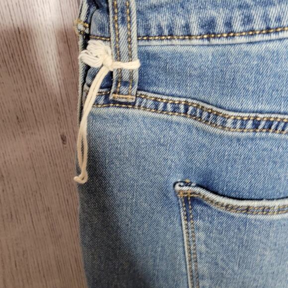 Universal Thread Medium Wash Skinny Overalls with Raw Hem, size 2/26R - Picture 6 of 6